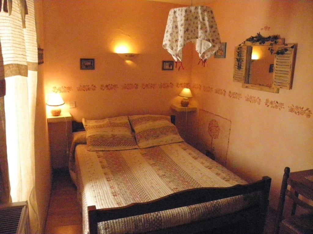 Gite Auberge Les Terres Blanches De Meolans Ruang foto