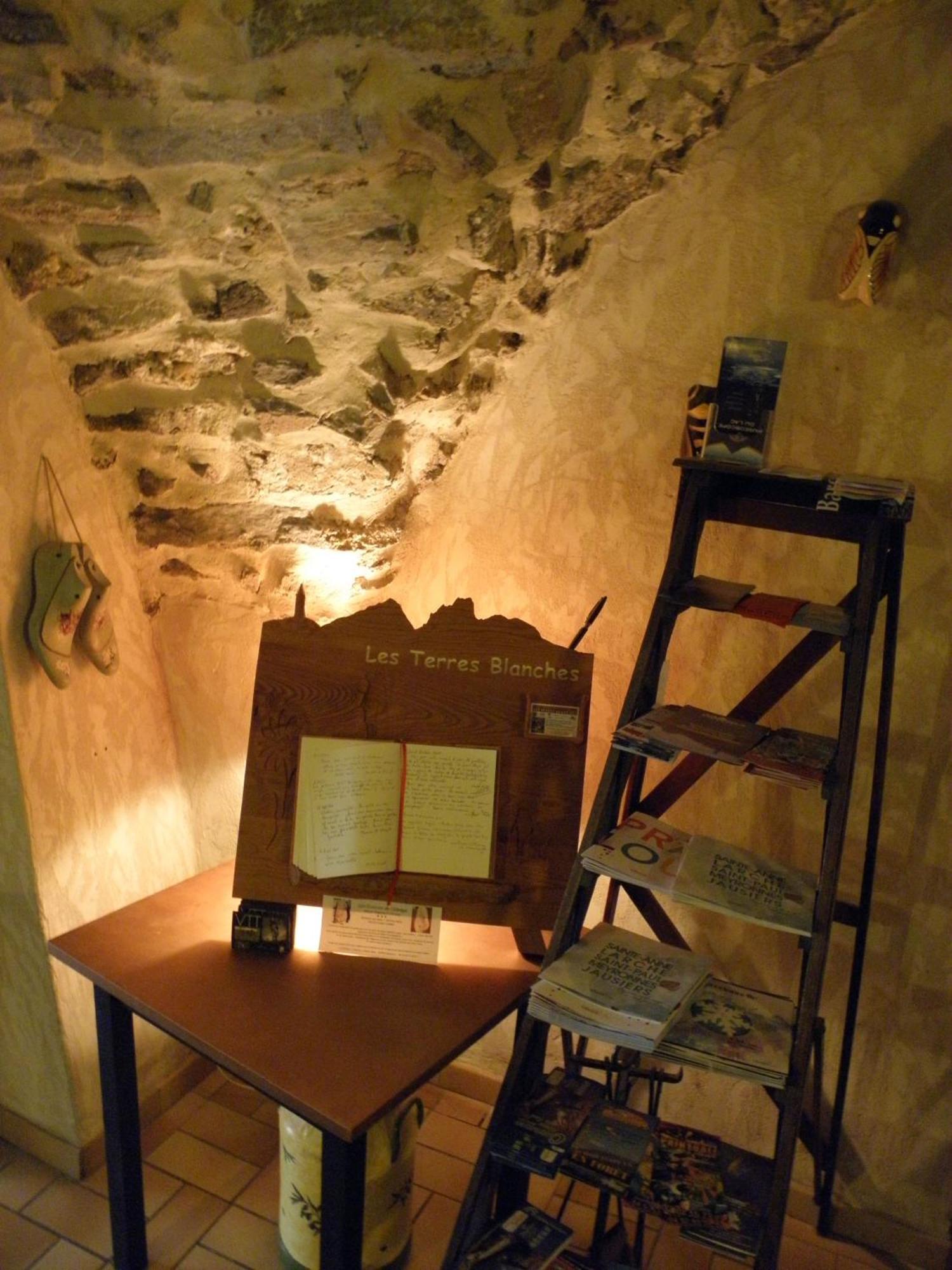 Gite Auberge Les Terres Blanches De Meolans Bagian luar foto