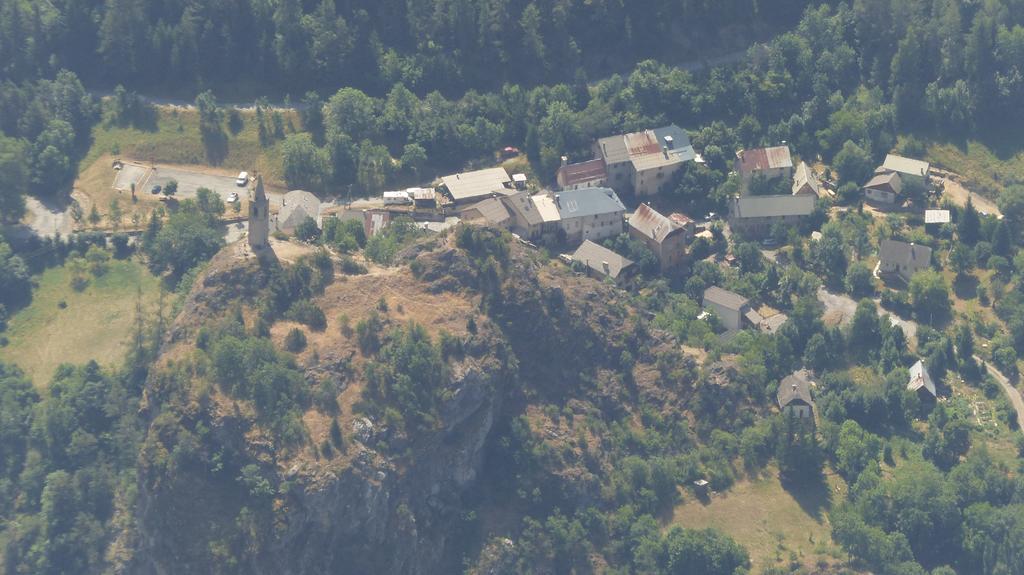 Gite Auberge Les Terres Blanches De Meolans Bagian luar foto