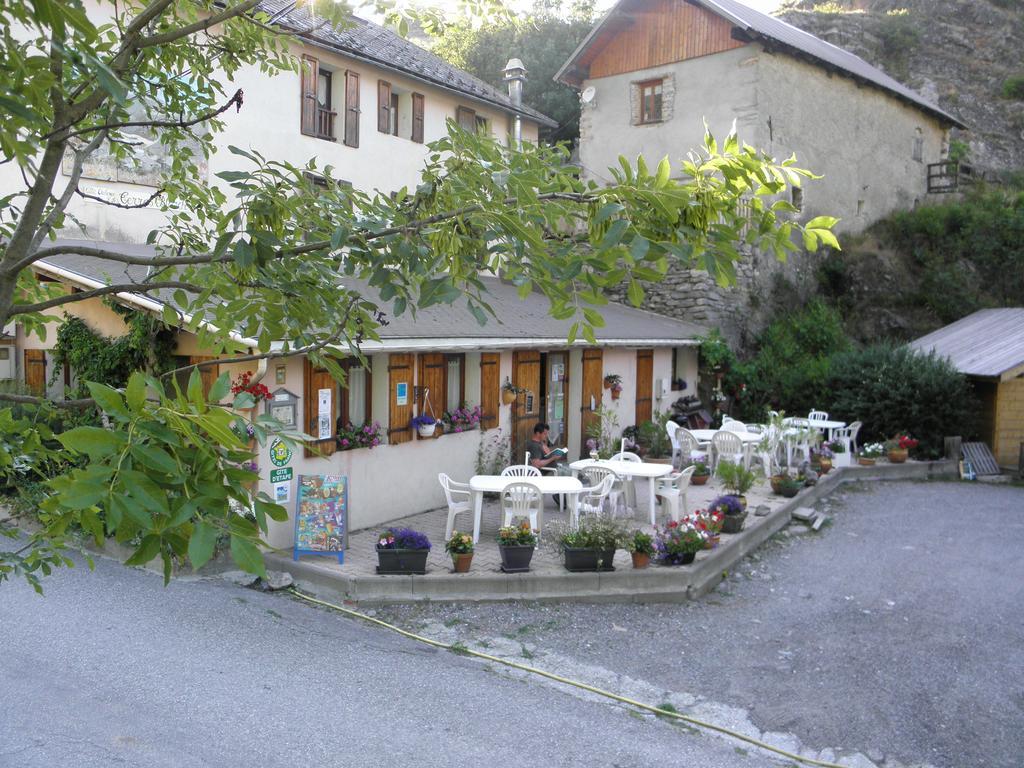 Gite Auberge Les Terres Blanches De Meolans Bagian luar foto