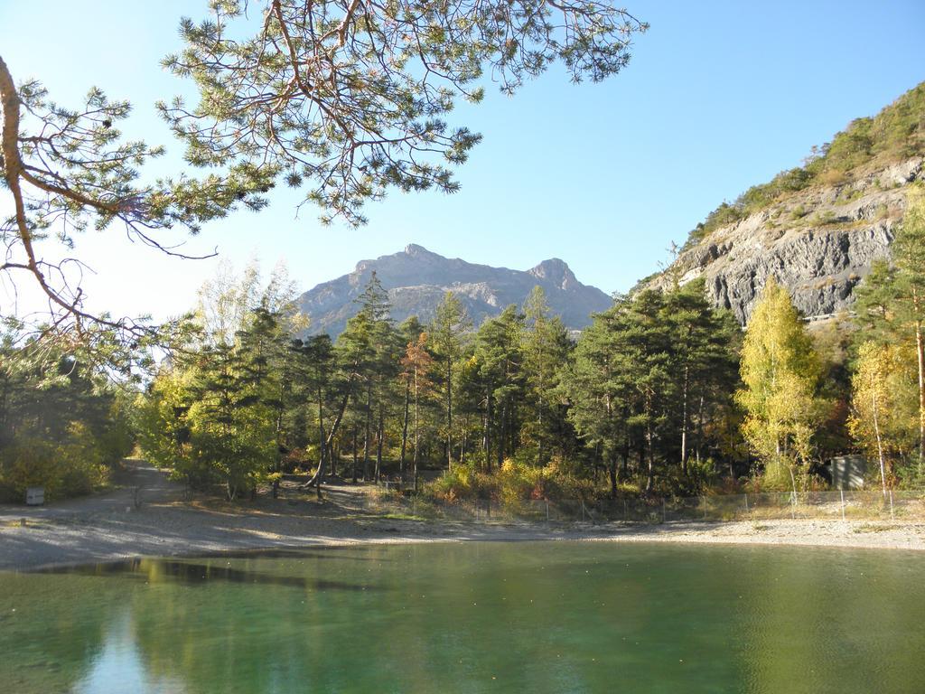 Gite Auberge Les Terres Blanches De Meolans Bagian luar foto